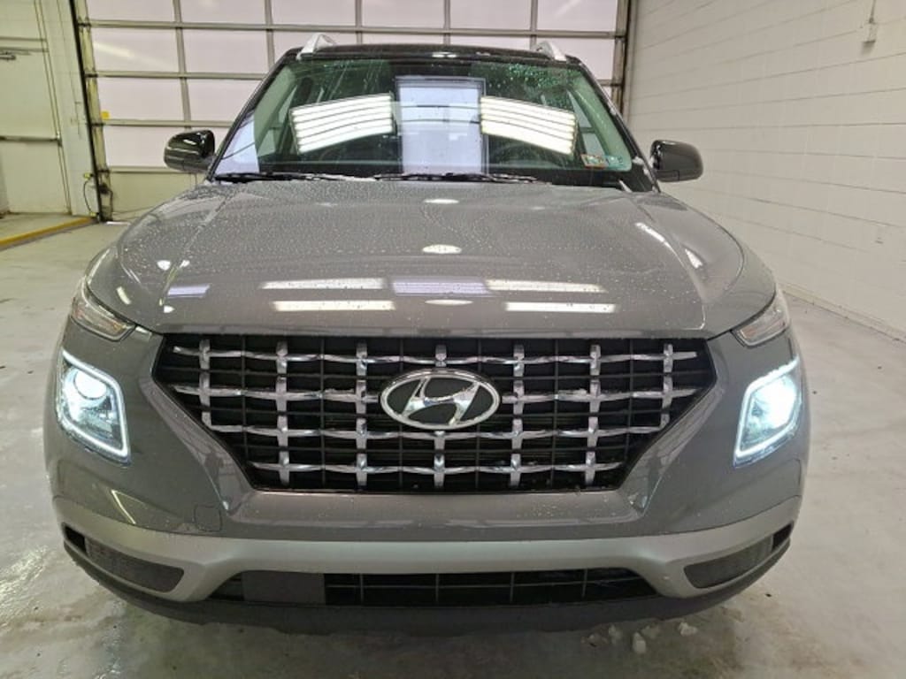 Used 2023 Hyundai Venue Limited SUV
