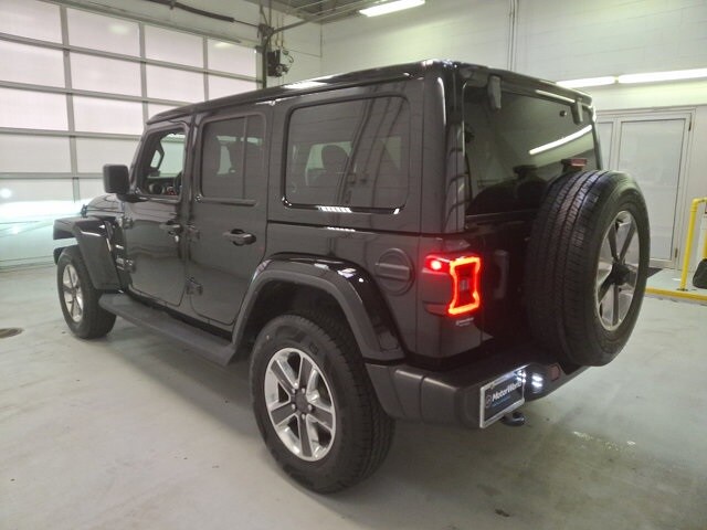 2023 Jeep Wrangler Sahara photo 4