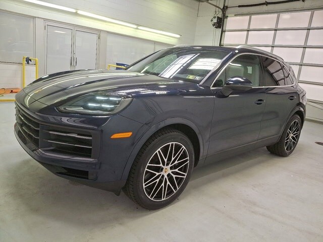 2024 Porsche Cayenne Base photo 2