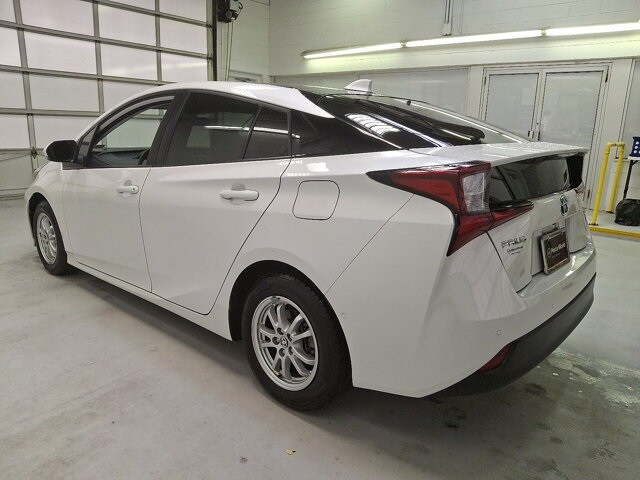 2021 Toyota Prius LE photo 4