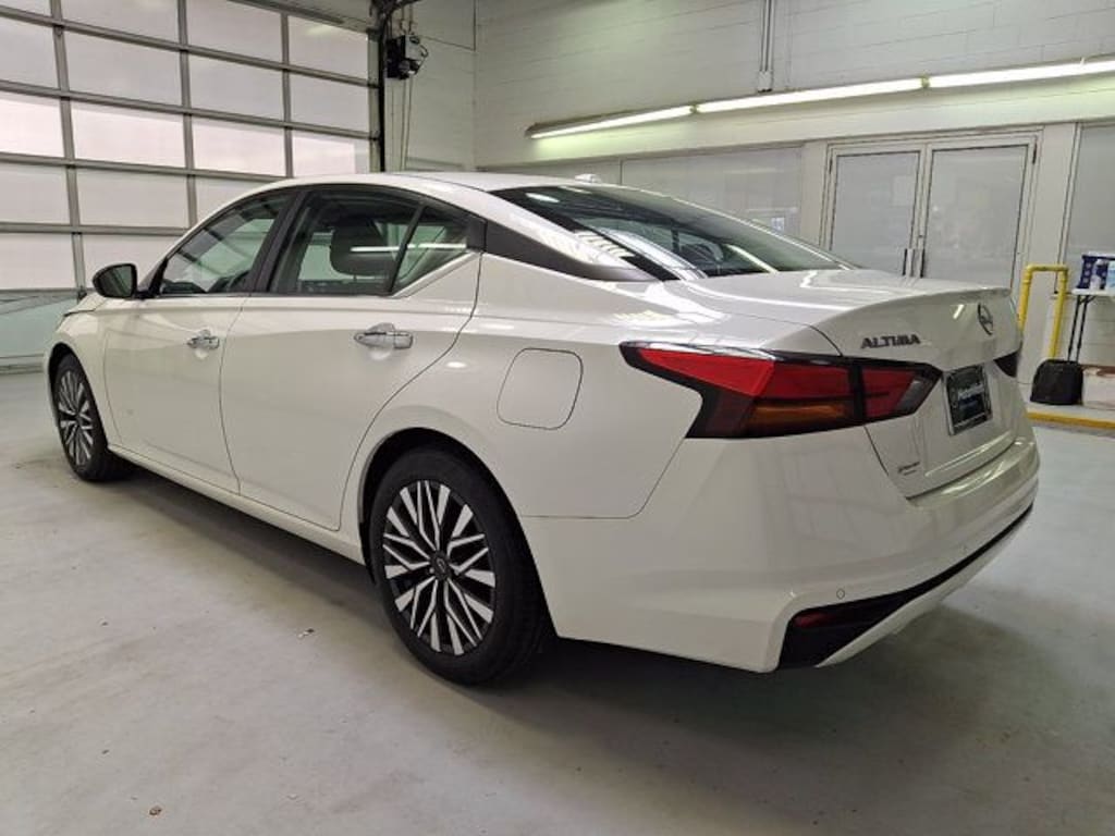 Used 2024 Nissan Altima 2.5 SV Sedan