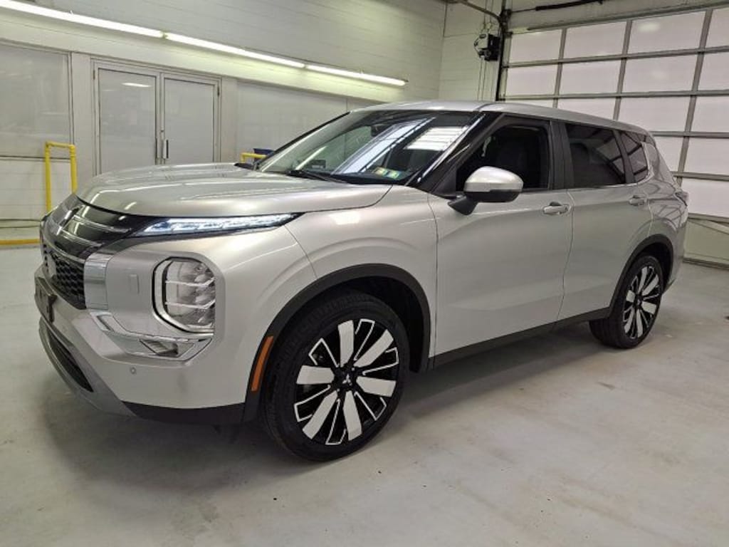 Used 2025 Mitsubishi Outlander SE SUV