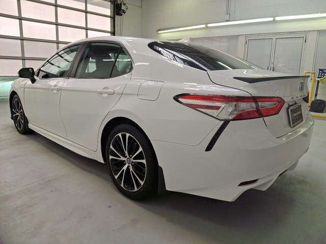 2020 Toyota Camry SE photo 4