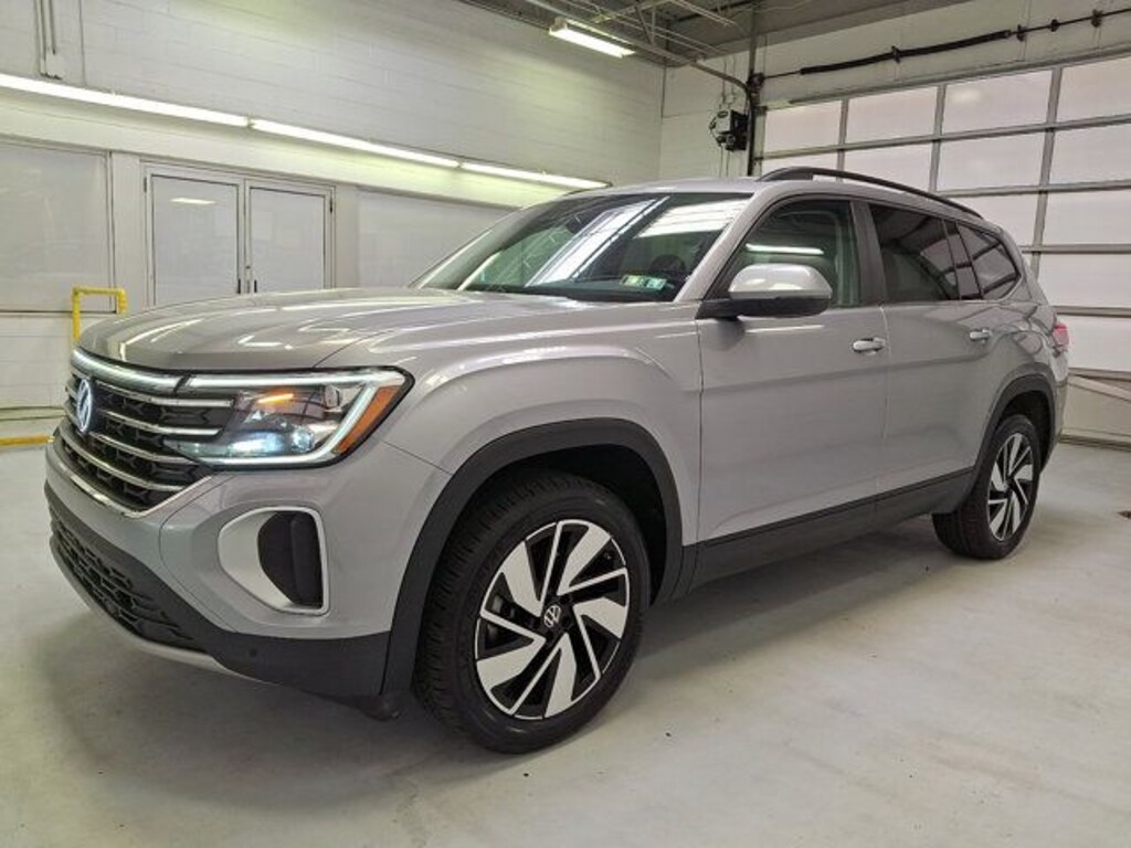 Used 2025 Volkswagen Atlas 2.0T SE w/Technology SUV