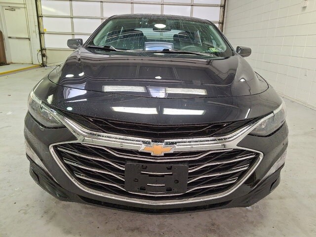 2023 Chevrolet Malibu 1LT photo 2