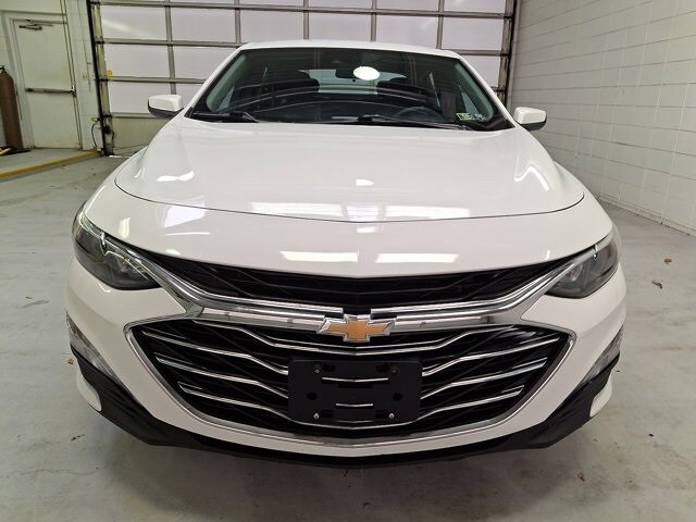 2023 Chevrolet Malibu 1LT photo 2