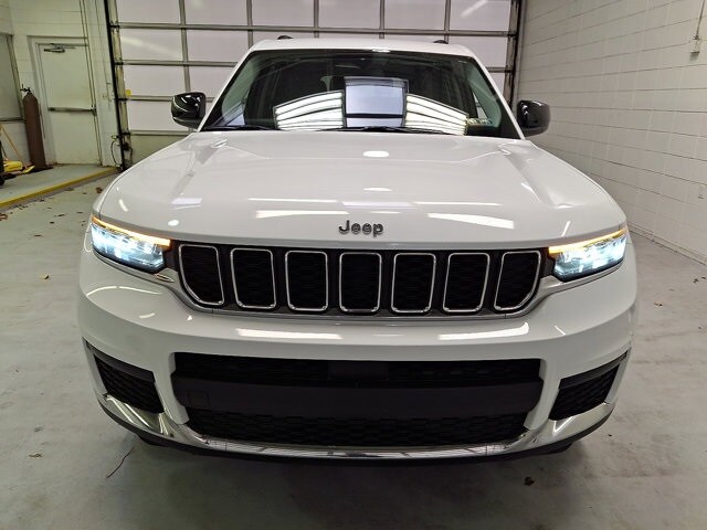 2021 Jeep Grand Cherokee Laredo photo 2