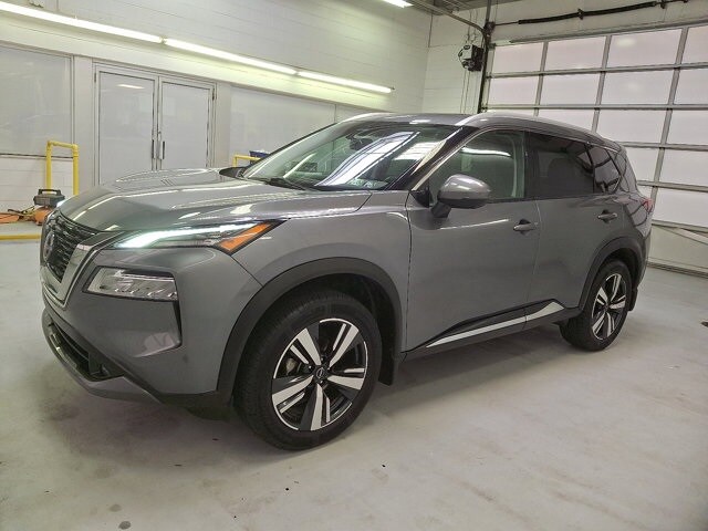 2022 Nissan Rogue SL photo 2