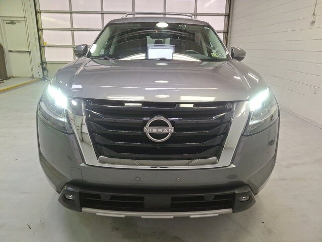 2022 Nissan Pathfinder SL photo 2