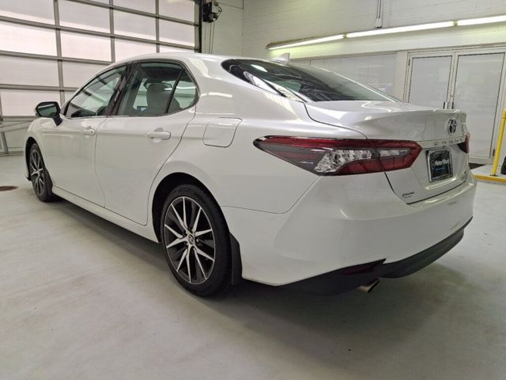 Used 2022 Toyota Camry Hybrid XLE Sedan