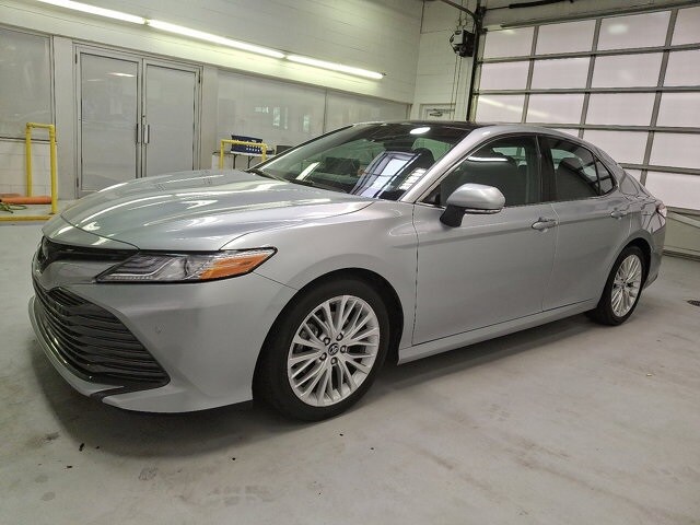 2018 Toyota Camry XLE photo 2