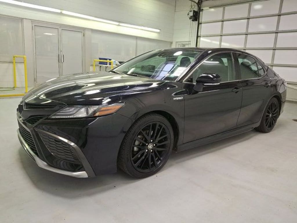 Used 2021 Toyota Camry Hybrid XSE Sedan
