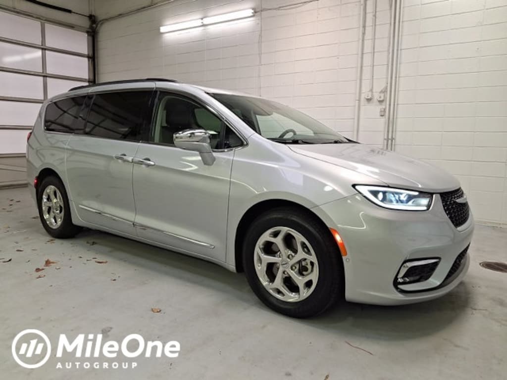 Used 2022 Chrysler Pacifica Limited Minivan/Van