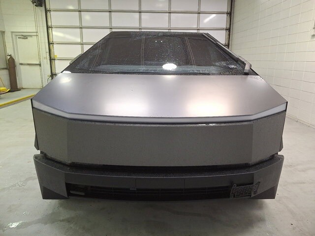 2025 Tesla Cybertruck photo 2