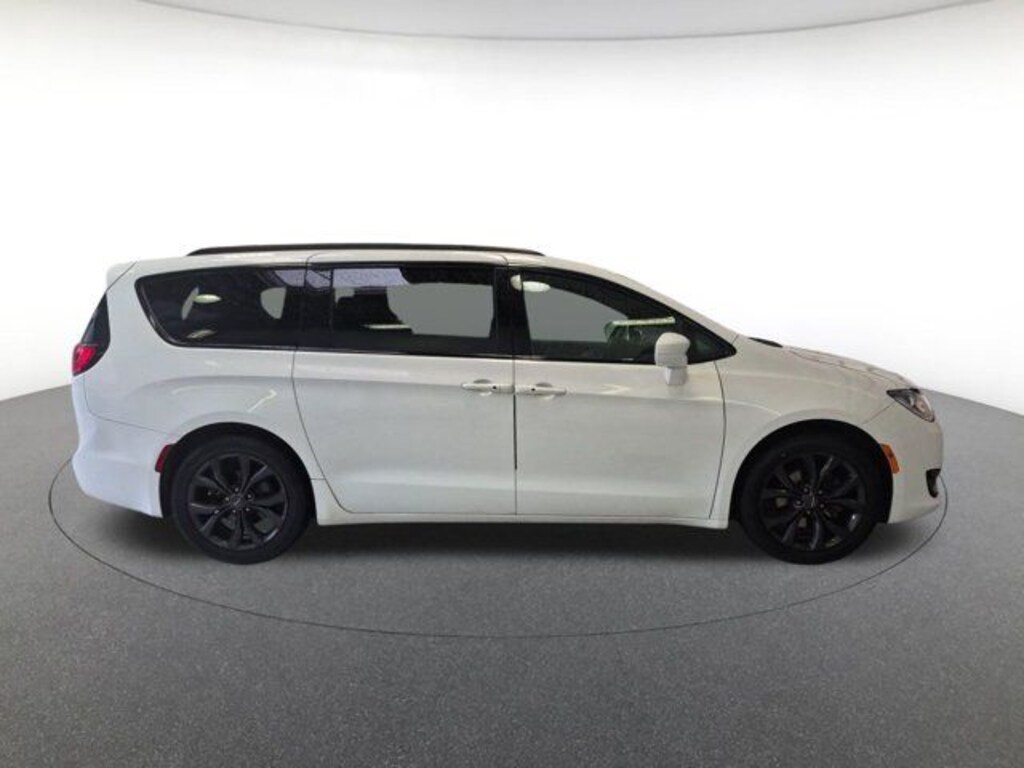 Used 2019 Chrysler Pacifica Touring L Minivan/Van