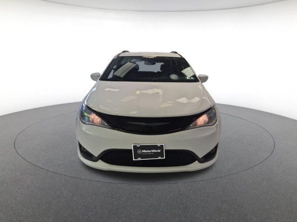 Used 2019 Chrysler Pacifica Touring L Minivan/Van
