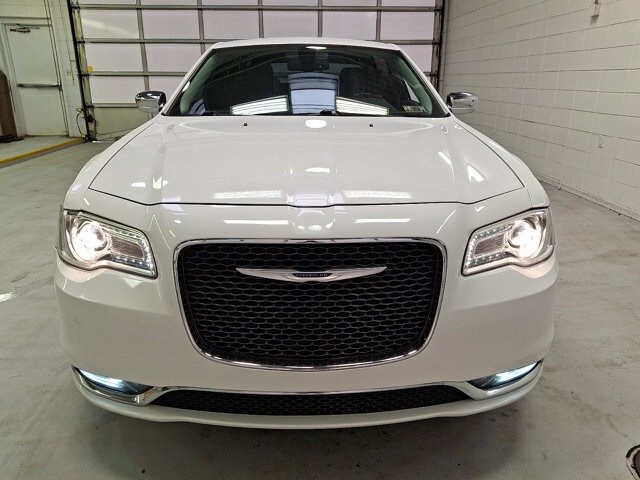 2019 Chrysler 300 Limited photo 2