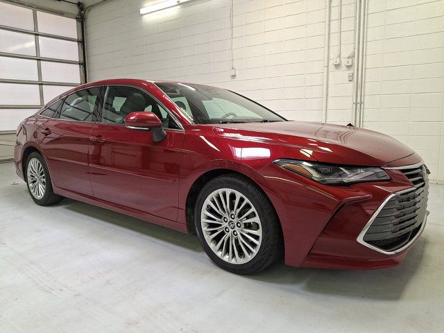 2019 Toyota Avalon Limited's photo