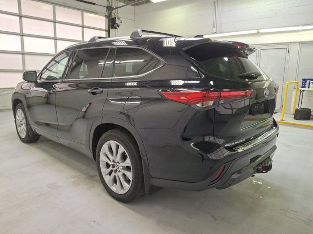 Used 2023 Toyota Highlander Hybrid Limited SUV