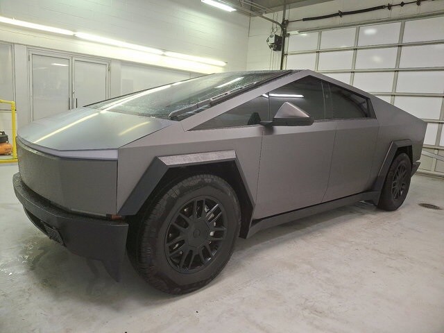 2025 Tesla Cybertruck photo 3