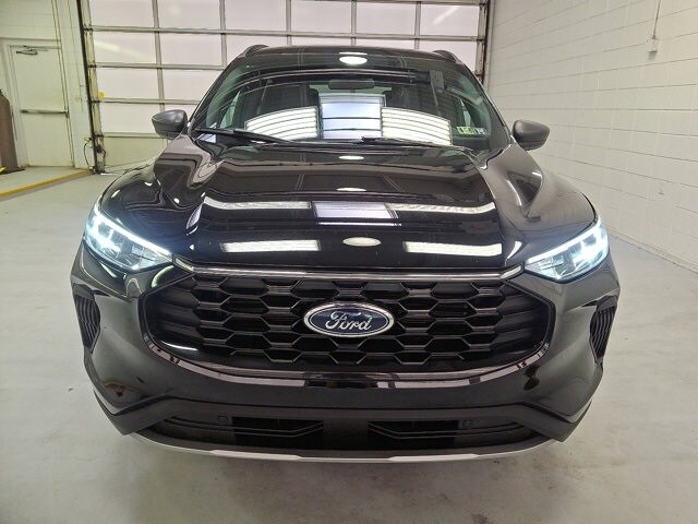 2025 Ford Escape ST-Line photo 2
