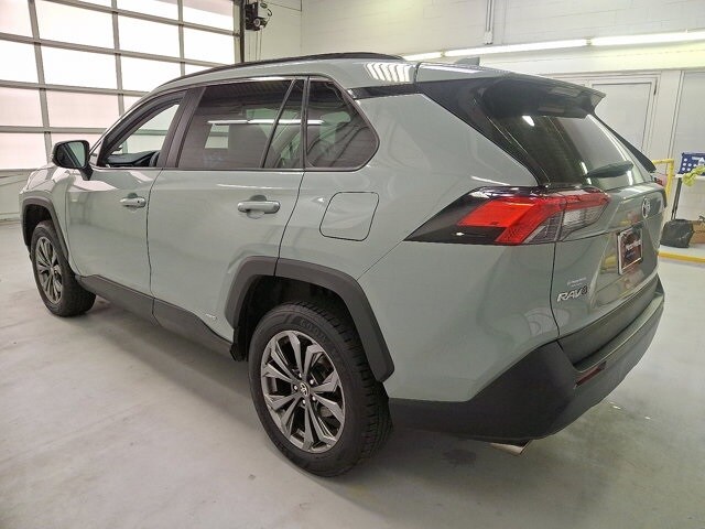 2022 Toyota RAV4 Hybrid XLE Premium photo 3