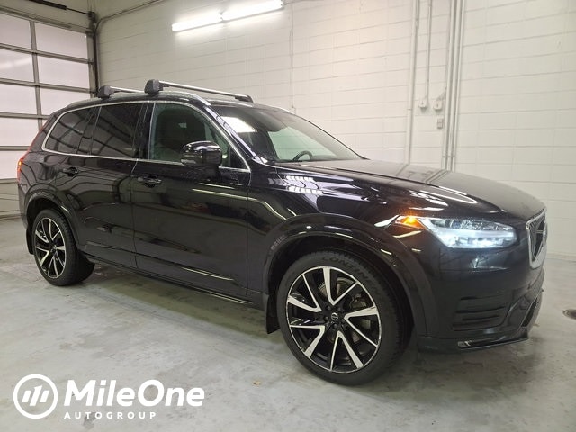 2021 Volvo XC90 Momentum's photo