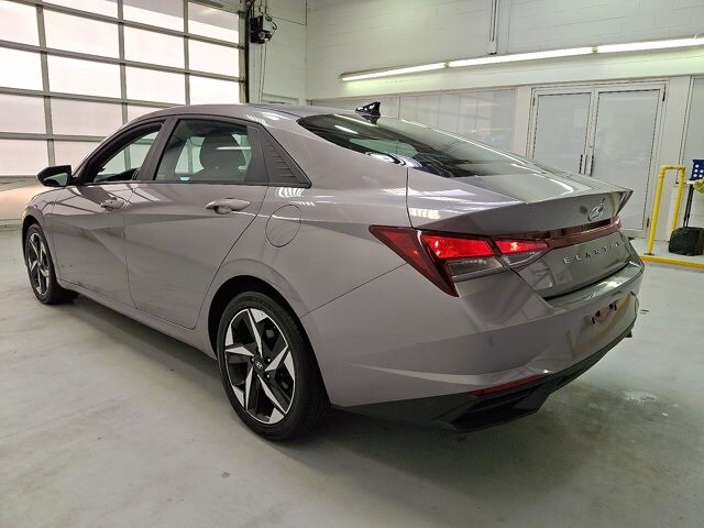 2023 Hyundai Elantra SEL photo 4