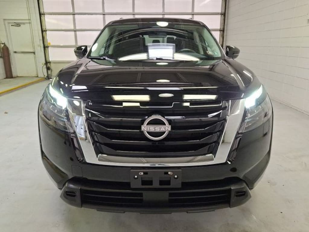 Used 2025 Nissan Pathfinder SV SUV
