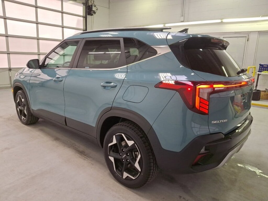 Used 2024 Kia Seltos EX SUV