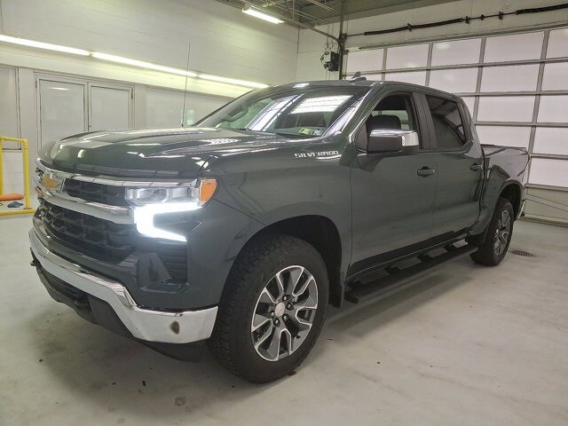 2025 Chevrolet Silverado 1500 LT photo 3