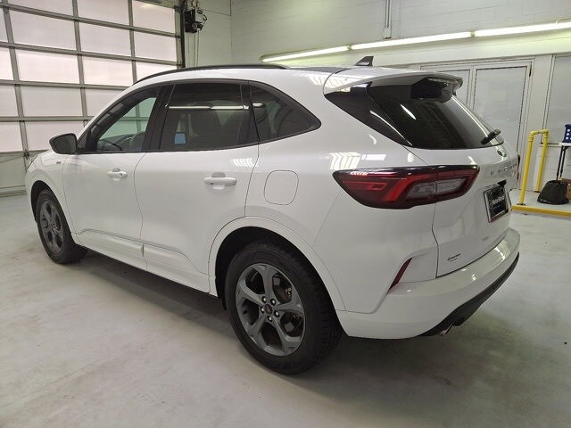 2023 Ford Escape ST-Line photo 4