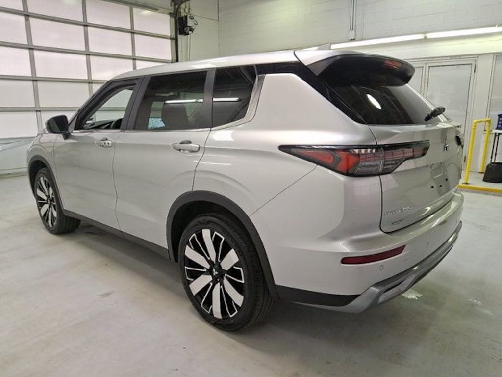 Used 2025 Mitsubishi Outlander SE SUV