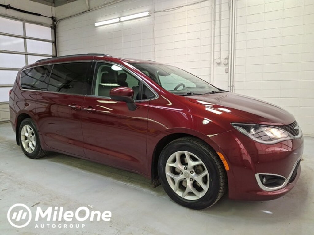 Used 2017 Chrysler Pacifica Touring L Minivan/Van
