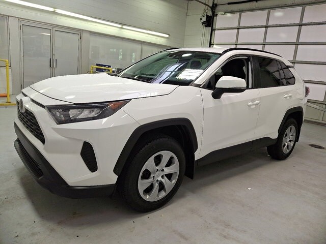 2019 Toyota RAV4 LE photo 2