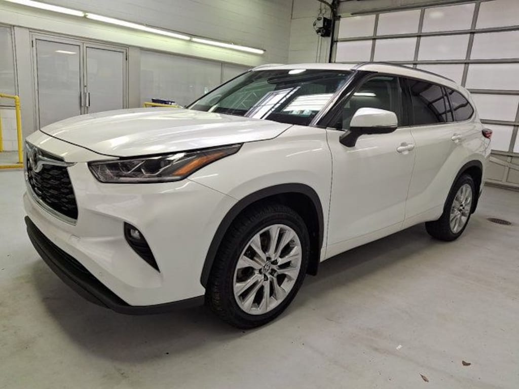 Used 2023 Toyota Highlander Limited SUV