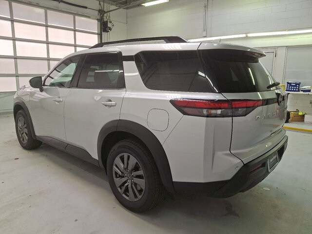 2024 Nissan Pathfinder SV photo 2