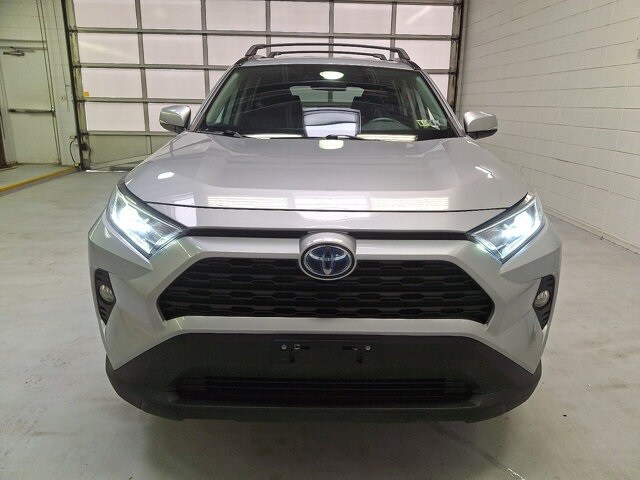 2020 Toyota RAV4 Hybrid XLE photo 2