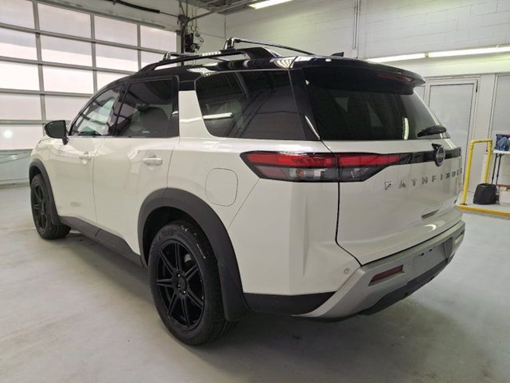Used 2024 Nissan Pathfinder SL SUV