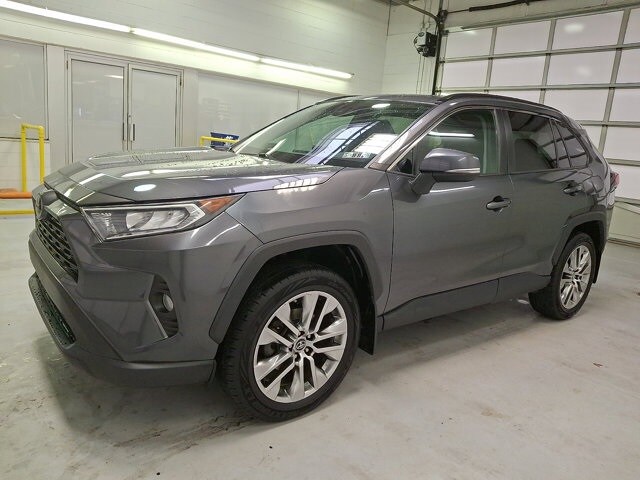 2019 Toyota RAV4 XLE Premium photo 3