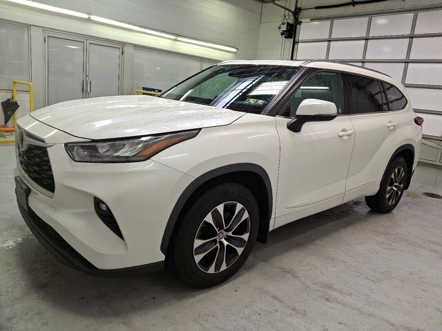 2020 Toyota Highlander XLE photo 2