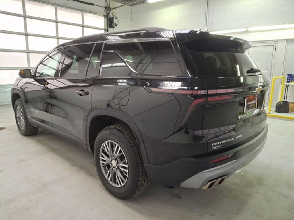 Used 2025 Chevrolet Traverse LT SUV