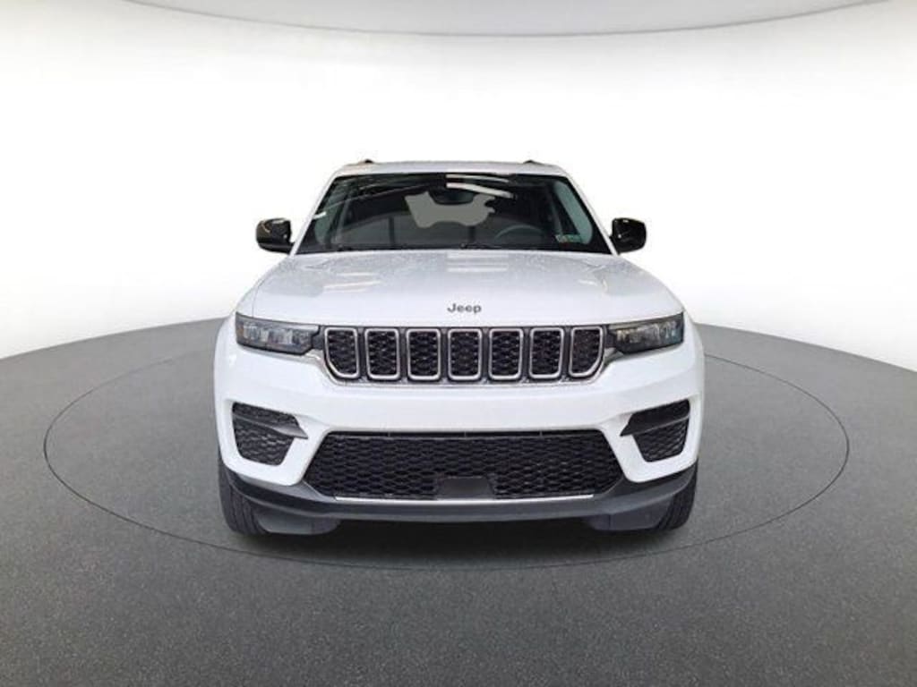 Used 2023 Jeep Grand Cherokee Laredo SUV