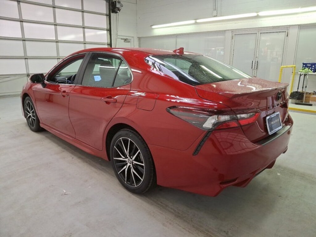 Used 2022 Toyota Camry SE Sedan