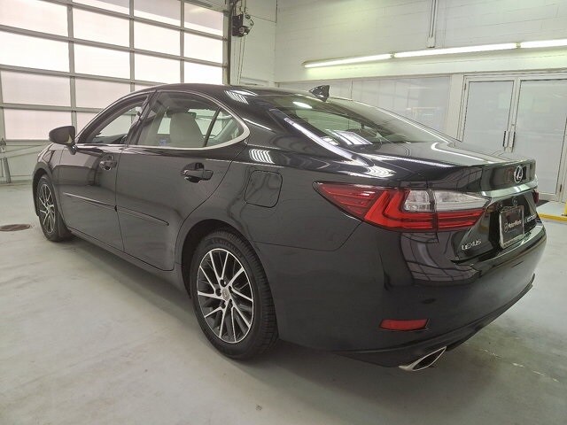 2017 Lexus ES 350 photo 3
