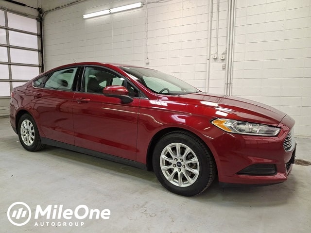 2016 Ford Fusion S's photo