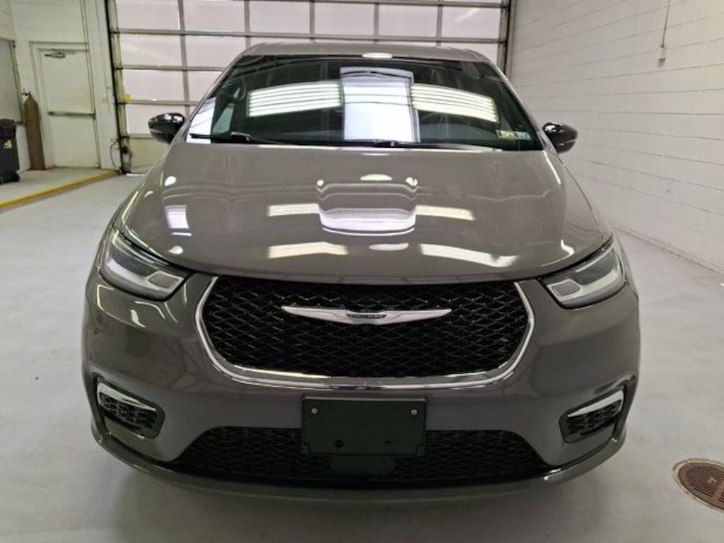 Used 2025 Chrysler Pacifica Select Minivan/Van