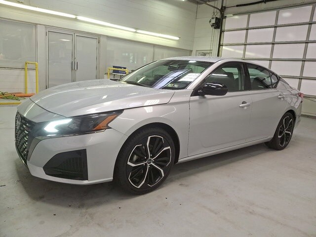 2024 Nissan Altima 2.5 SR photo 3