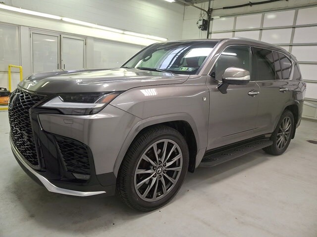 2023 Lexus LX 600 F SPORT photo 2