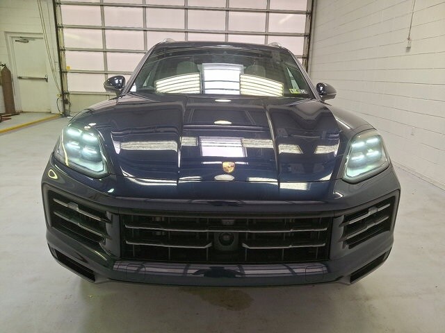 2024 Porsche Cayenne Base photo 2